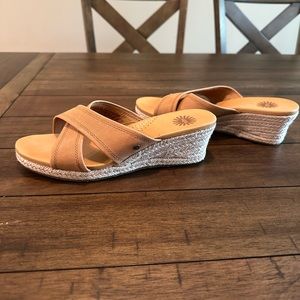 Ugg Gwyn never worn caramel wedge sandals size 7.5